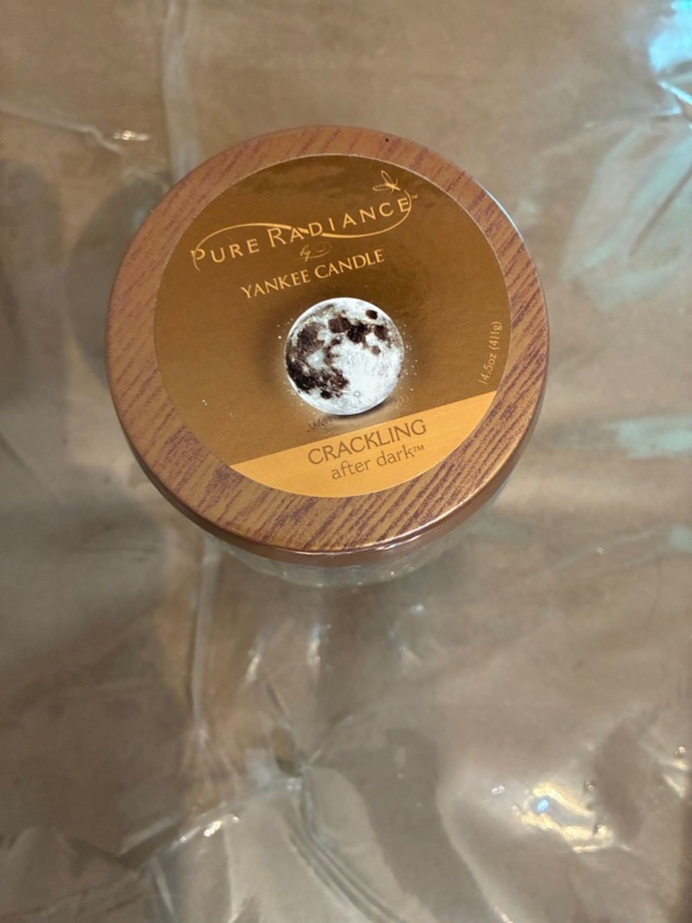 Yankee Candle Pure Radiance Crackling After Dark Candle - Picture 3 of 5